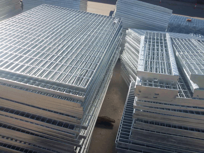 從鐵絲到復(fù)合材料：鐵路護欄網(wǎng)的材質(zhì)進化路